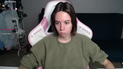 Snapshot of allie_hazie chatting on 4, 10, 2025 alice online show from 4, 10, 2025