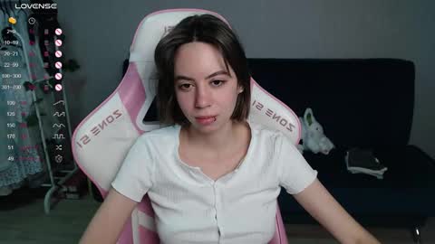 Snapshot of allie_hazie chatting on 16, 10, 2025 alice online show from 16, 10, 2025