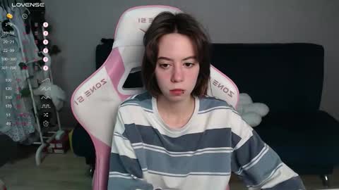 Snapshot of allie_hazie chatting on 1, 11, 2025 alice online show from 1, 11, 2025