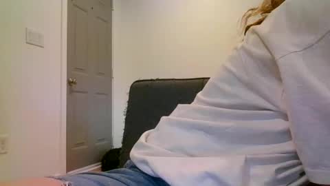 Snapshot of alliebearx chatting on 26, 12, 2024 alliebearx online show from 26, 12, 2024