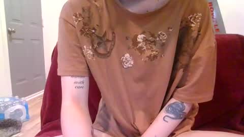 Snapshot of alliebearx chatting on 2, 2, 2025 alliebearx online show from 2, 2, 2025