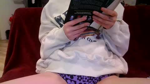 Snapshot of alliebearx chatting on 27, 2, 2025 alliebearx online show from 27, 2, 2025