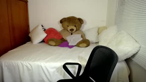 Snapshot of allierose_ chatting on 7, 1, 2025 Allie  online show from 7, 1, 2025