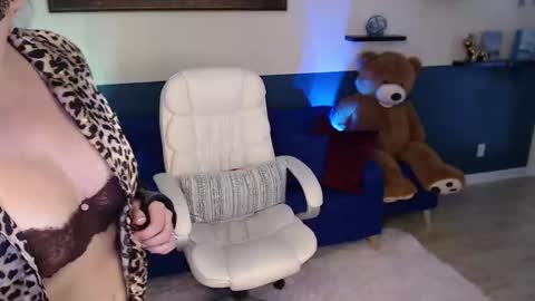 Snapshot of allison_hill19 chatting on 30, 9, 2025 Alli online show from 30, 9, 2025