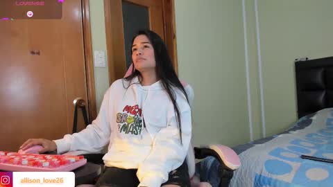 Snapshot of allison_love chatting on 17, 12, 2025 allison online show from 17, 12, 2025