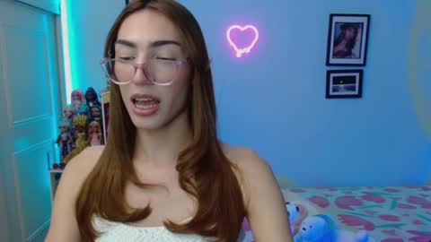 Snapshot of allisonblossom chatting on 4, 2, 2025 online show from 4, 2, 2025