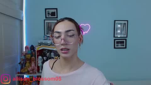 Snapshot of allisonblossom chatting on 22, 2, 2025 online show from 22, 2, 2025