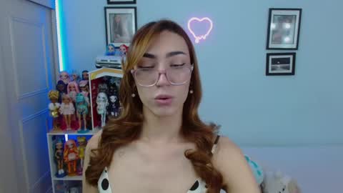 Snapshot of allisonblossom chatting on 4, 3, 2025 online show from 4, 3, 2025