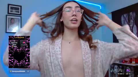 Snapshot of allisonblossom chatting on 1, 10, 2025 online show from 1, 10, 2025