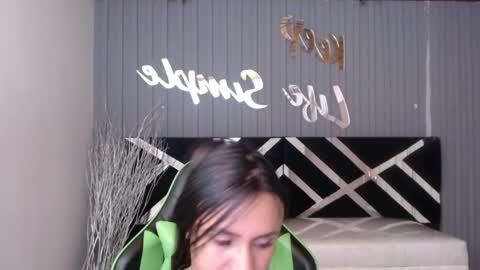 Snapshot of allisson_a chatting on 13, 12, 2024 Allisson online show from 13, 12, 2024