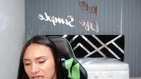 Snapshot of allisson_a chatting on 14, 12, 2024 Allisson online show from 14, 12, 2024