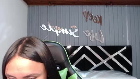 Snapshot of allisson_a chatting on 15, 12, 2024 Allisson online show from 15, 12, 2024