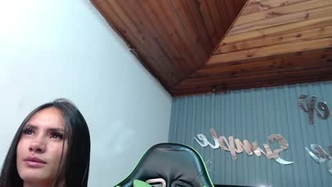 Snapshot of allisson_a chatting on 18, 12, 2024 Allisson online show from 18, 12, 2024