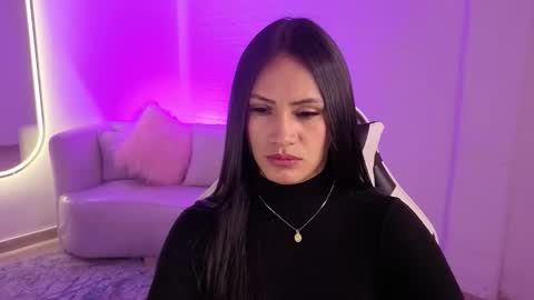 Snapshot of allisson_a chatting on 21, 11, 2025 Allisson online show from 21, 11, 2025