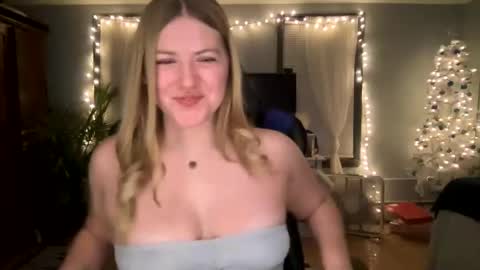 Snapshot of allyanalangel chatting on 4, 12, 2024 allyanalangel online show from 4, 12, 2024