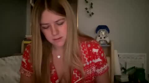 Snapshot of allyanalangel chatting on 17, 12, 2024 allyanalangel online show from 17, 12, 2024