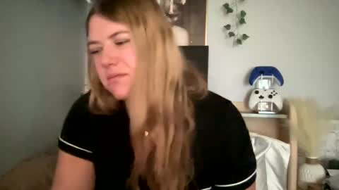 Snapshot of allyanalangel chatting on 2, 1, 2025 allyanalangel online show from 2, 1, 2025
