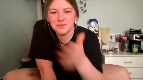 Snapshot of allyanalangel chatting on 8, 1, 2025 allyanalangel online show from 8, 1, 2025