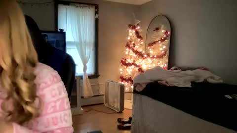Snapshot of allyanalangel chatting on 13, 1, 2025 allyanalangel online show from 13, 1, 2025