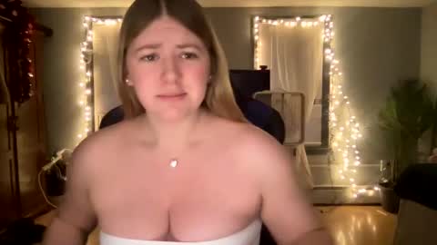 Snapshot of allyanalangel chatting on 13, 2, 2025 allyanalangel online show from 13, 2, 2025