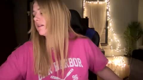 Snapshot of allyanalangel chatting on 19, 2, 2025 allyanalangel online show from 19, 2, 2025