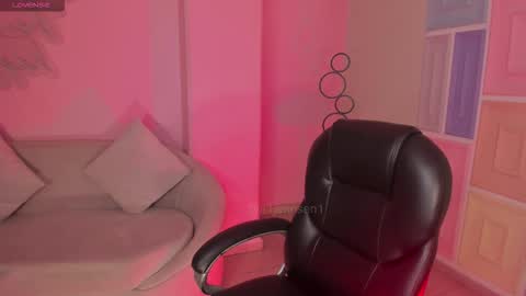 Snapshot of allyjensen chatting on 29, 11, 2025 Alisson online show from 29, 11, 2025