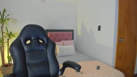 Snapshot of allysnow chatting on 22, 9, 2025 Kelly  online show from 22, 9, 2025