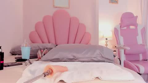 Snapshot of allyson_petite chatting on 9, 11, 2025 Allyson online show from 9, 11, 2025