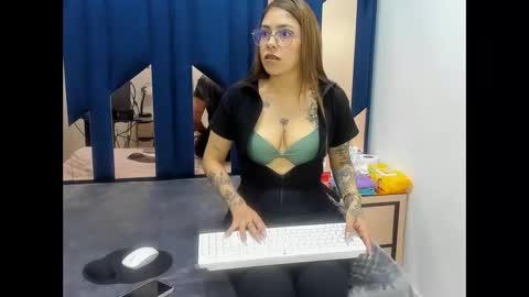 allysonrouserx online show from 6, 2, 2026