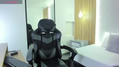 ALMA FENIX  online show from 1, 12, 2025