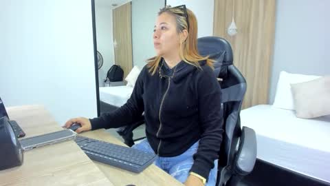 ALMA FENIX  online show from 15, 1, 2026