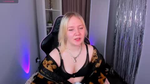 Snapshot of alma_wilson chatting on 9, 2, 2025 Amina online show from 9, 2, 2025