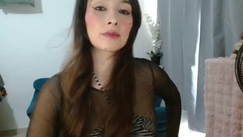 Snapshot of almaglow chatting on 19, 5, 2026 Alma online show from 19, 5, 2026