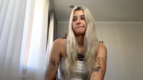 Snapshot of almetazorc chatting on 16, 9, 2025 Arina online show from 16, 9, 2025