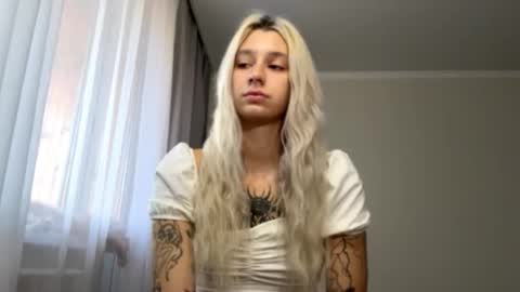 Snapshot of almetazorc chatting on 22, 9, 2025 Arina online show from 22, 9, 2025