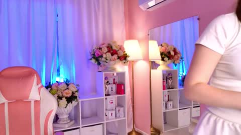 Snapshot of alonce_meow chatting on 18, 9, 2025 Avrora online show from 18, 9, 2025