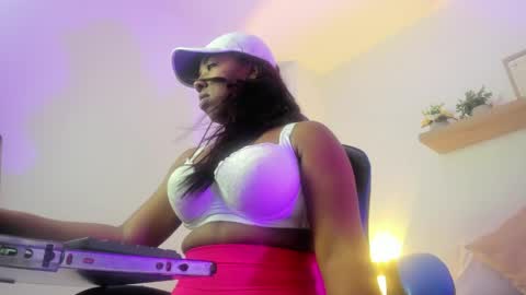 Snapshot of alondra_bernet chatting on 3, 6, 2026 A L O N D R A online show from 3, 6, 2026