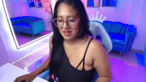 Snapshot of alondra_gomexxx chatting on 8, 11, 2025 Alondra online show from 8, 11, 2025