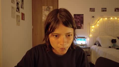 Snapshot of alone_together_ chatting on 5, 1, 2026 luca or garu D online show from 5, 1, 2026