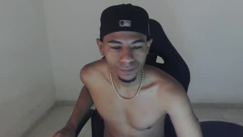 Snapshot of alphas_latins chatting on 2, 5, 2026 alphas_latins online show from 2, 5, 2026