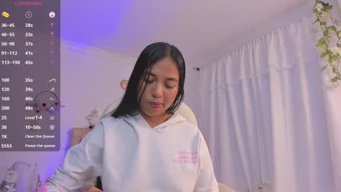 Snapshot of aly_moon chatting on 10, 1, 2025 Im Aly3 online show from 10, 1, 2025