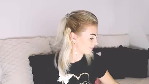 Snapshot of alyblonde chatting on 6, 11, 2025 aly online show from 6, 11, 2025