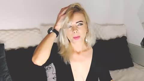 Snapshot of alyblonde chatting on 10, 11, 2025 aly online show from 10, 11, 2025