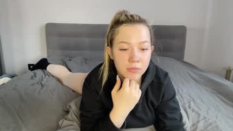 Snapshot of alyrasun chatting on 18, 3, 2026 Al online show from 18, 3, 2026