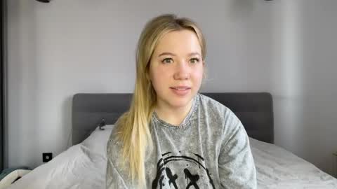 Snapshot of alyrasun chatting on 14, 4, 2026 Al online show from 14, 4, 2026