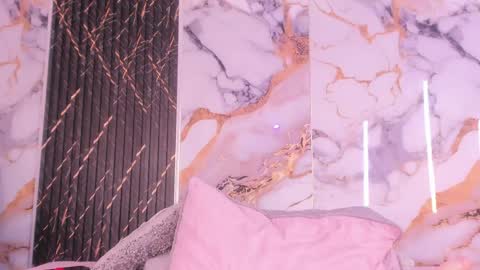 alyson__a online show from 15, 4, 2026