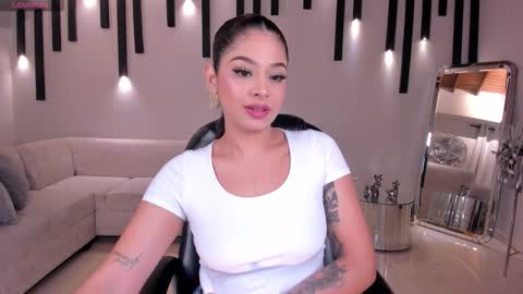 Snapshot of alyssadean_ chatting on 11, 10, 2025 Aly  online show from 11, 10, 2025