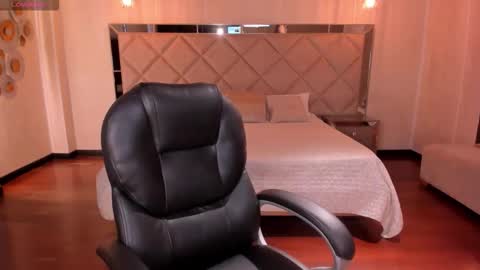 Snapshot of alyssadean_ chatting on 21, 10, 2025 Aly  online show from 21, 10, 2025