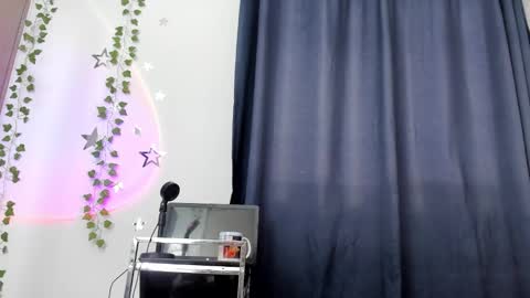 Snapshot of alyxroses chatting on 6, 2, 2025 online show from 6, 2, 2025