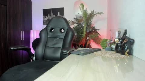 Snapshot of amaia_bushida chatting on 21, 4, 2026 anny online show from 21, 4, 2026